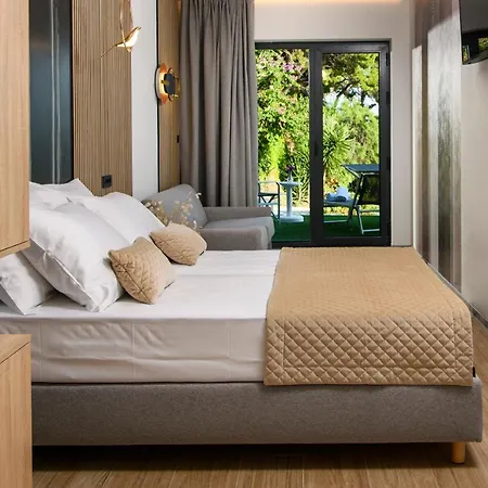 Via Mare Luxury Pensión 4*