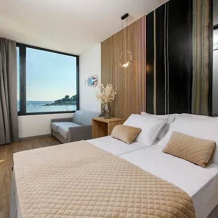 Via Mare Luxury Pensión
