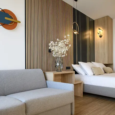 Via Mare Luxury سبليت