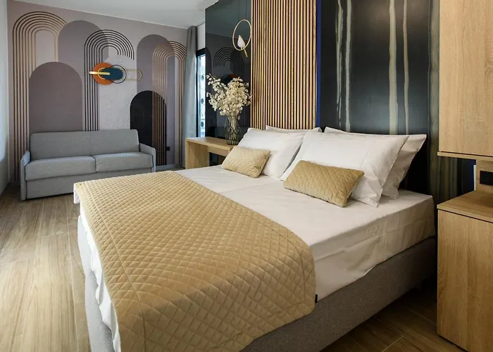 Πανσιόν Via Mare Luxury 4*